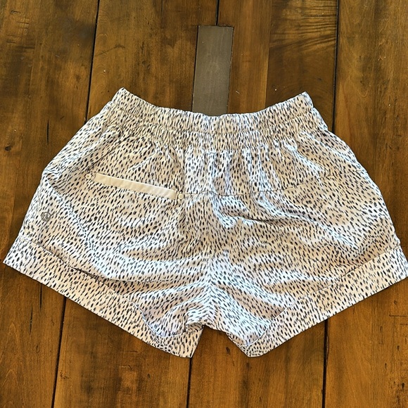 Lululemon Spring Breaker Shorts, size 4, EUC - Picture 2 of 3